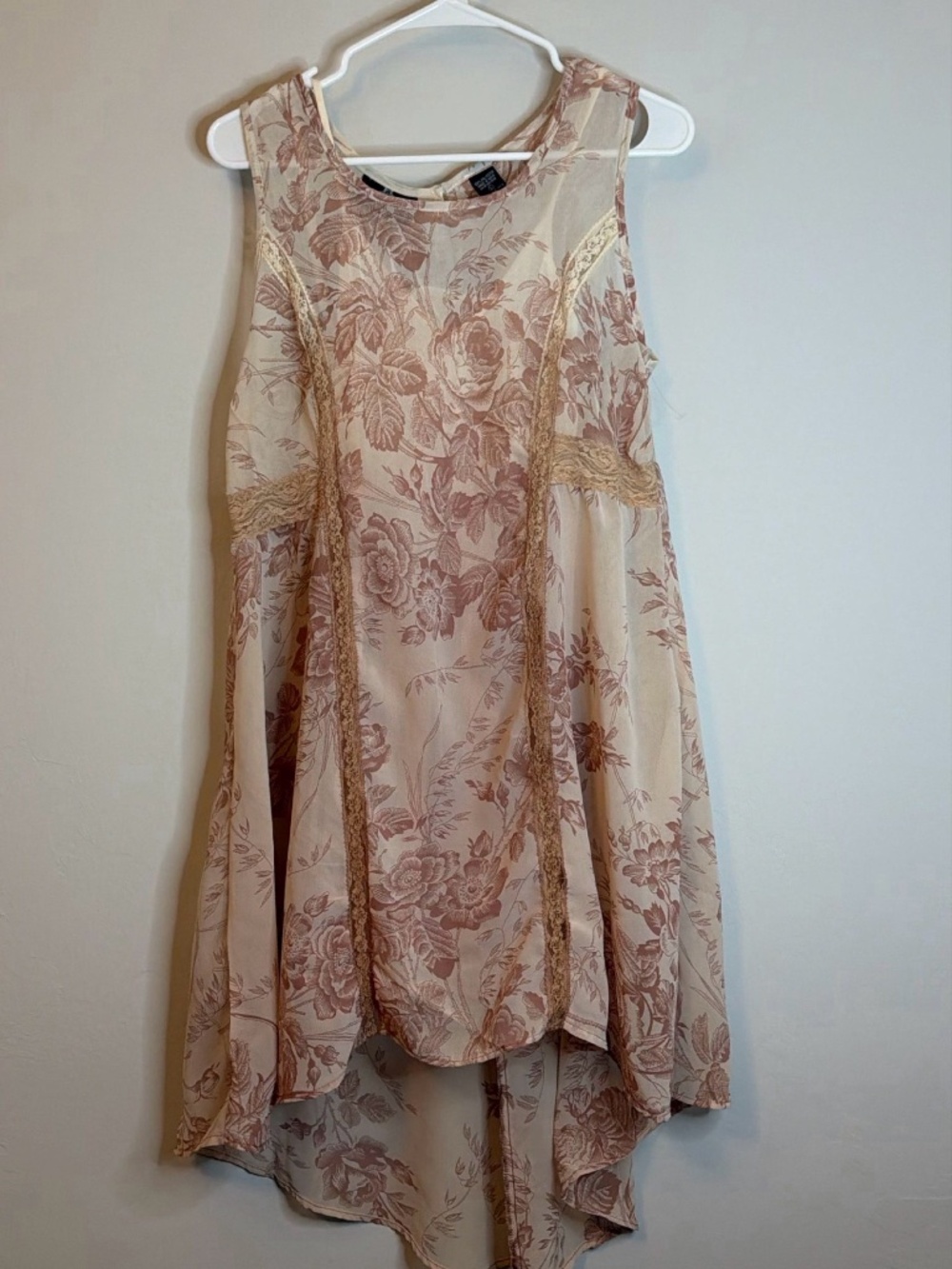 Angie Floral Lace Trim High-Low Tank Top